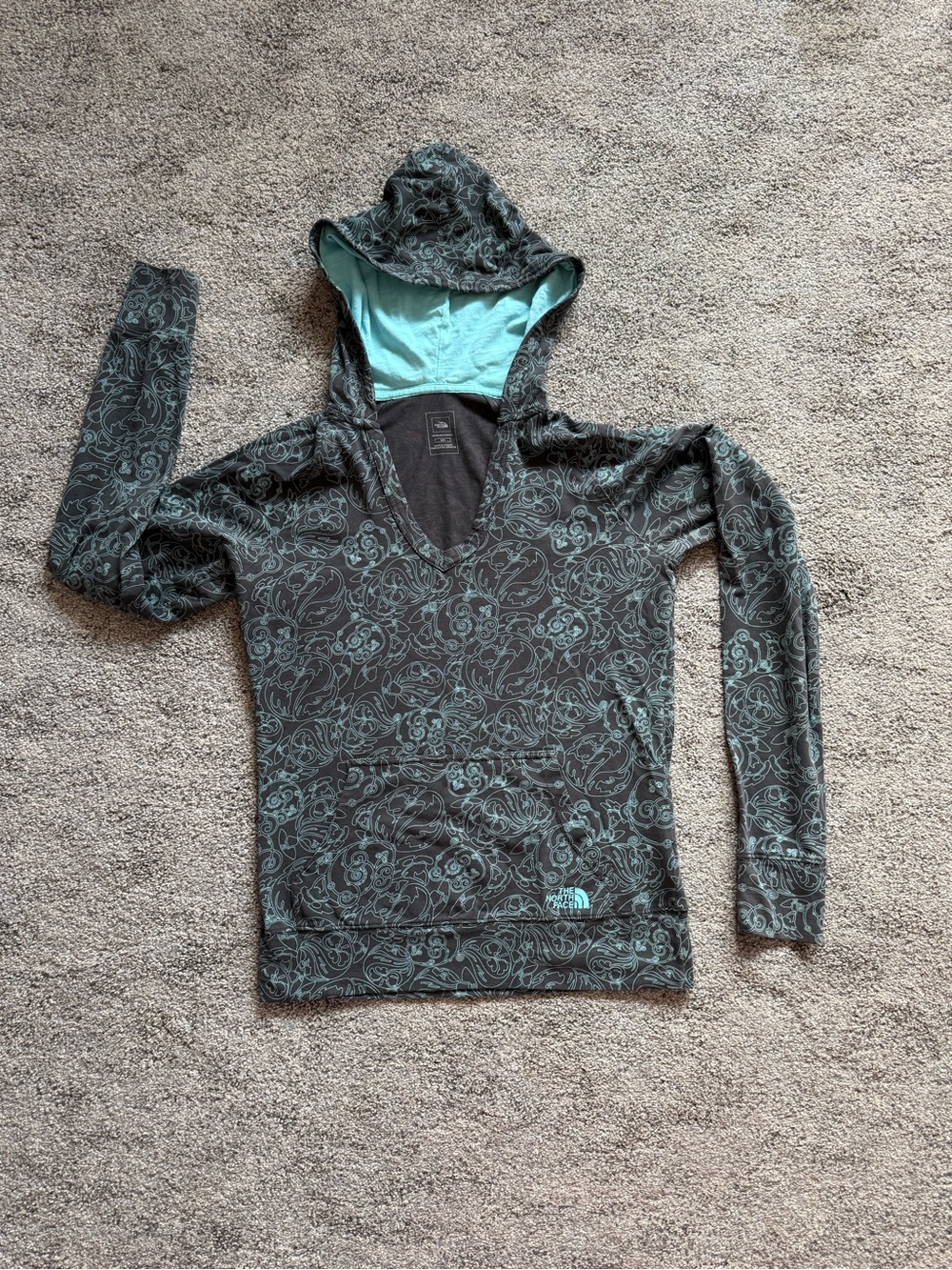 The North Face Women’s S Charcoal Aqua Print Pullover Hoodie